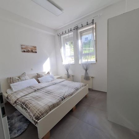 Pension Am Rathaus, 24H Check-In Mundelsheim 外观 照片